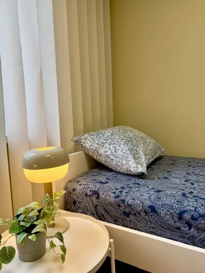 Second twin room interior